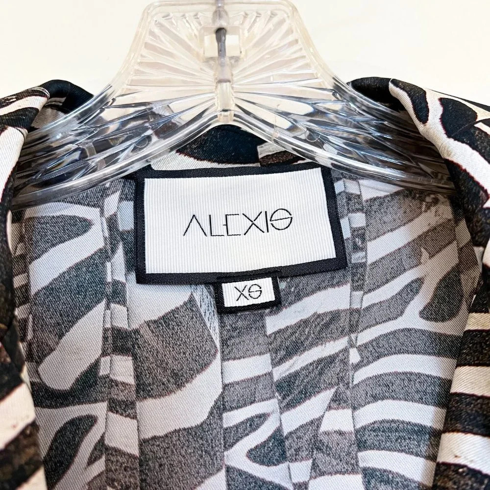 ALEXIS Satin Brown Animal Print Button Down Designer Collared Shirt Blouse XS - Picture 8 of 9